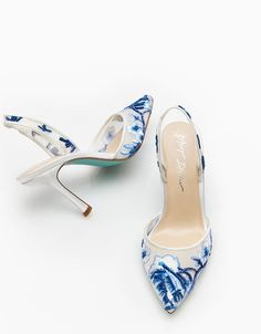 PATCH BLUE FLORAL Pointed Toe Heel | Women's Heels – Betsey Johnson Navy Bridesmaid Dress Shoes, Wedding Shoes With Fitted Dress, Colorful Wedding Shoes Brides, Sorority Recruitment Shoes, Light Blue Bridal Shoes, Blue And White Accessories, Baby Blue Wedding Shoes, Bride Blue Shoes, Ethereal Wedding Shoes