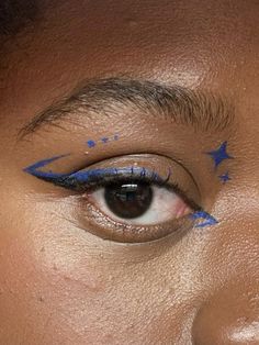 #tamioo #stars #galaxy #eyeliner Dual Eyeliner Look, Concert Makeup Eyeliner, Stars In Hair Aesthetic, Blue Kajal Makeup, Festival Eyeliner Ideas, Star Stamp Makeup Look, Silver Eyeliner Makeup Look, Star Prom Makeup, Cool Lipstick Designs