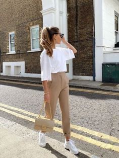 The Giving Moment Clothes, Kate Hutchins, Zara Trousers, High Waist Trousers, Casual Work Outfits, Work Outfits Women, Mendoza, Business Casual Outfits, Looks Style