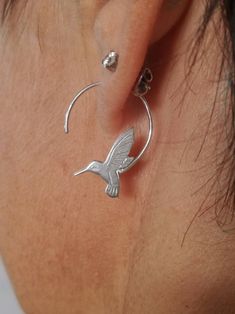 These stunningly detailed Sterling silver  hummingbirds are so comftable and easy to wear. They are lightweight and dont fall out. Hummingbird Earrings, Silversmith Jewellery, Metal Clay Jewelry, Dope Jewelry, Rustic Jewelry, Native Jewelry, Jewelry Techniques, Nature Inspired Jewelry, Sterling Silver Hoop Earrings