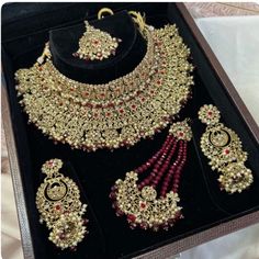 Beautiful Bridal Jewelry Including Tikkah And Jhumar Indian Brides Jewelry, Beautiful Bridal Jewelry, Spiritual Necklace, Bengali Bride, Indian Bridal Jewelry Sets, Bride Necklace, Turkish Jewelry, Bridal Jewellery Indian, Jewelry Bridal