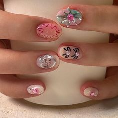 Kawaii Short Nail Art, Korean Summer Nail Art, Short Kawaii Nails, Kawaii Nails Short, Kutek Disney, Unghie Sfumate, Hippie Nails, Nagel Tips, Painted Nails