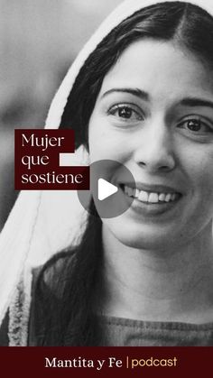 a woman wearing a headdress with the words mujer que sostieree on it