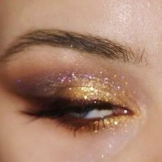 Make Up Designs, Mekap Mata, 90s Makeup, Glitter Eye Makeup, Glitter Eye, Smink Inspiration, Beauty Make-up, Makijaż Smokey Eye