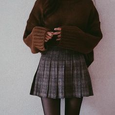 Pleated Skirt Aesthetic, Dark Academia Outfit Women, Dark Academia Fashion Women, Academia Aesthetic Outfit, Dark Academia Outfits, Plaid Skirt Outfit, Dark Academia Outfit, Dark Academia Style, Chique Outfit