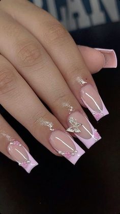 French Bday Nails, Short Nail Designs Diamonds, Quince Nails Almond, Short Acyrilics Nails, Cute Nails With Gems, Hoco Nails Pink, 25 Birthday Nails, Nail Inspo Medium Length, Nail Inspo With Gems