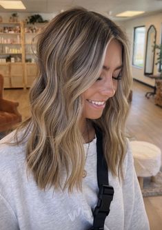 Light Brunette Hair, Summer Blonde Hair, Brown Hair Inspo, Brunette Hair With Highlights, Brown Hair Balayage, Blonde Hair Inspiration, Dark Blonde Hair, Blonde Hair Looks