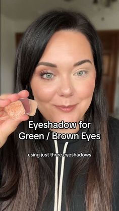 Stephanie VanStraten |📍WI Makeup Artist & Educator on Instagram: "If you have green or brown eyes - watch this! 😍 The neutral brown in the crease along with the mauve tones all over is going to make green eyes as well as brown eyes really pop! Try it out and let me know if it works for you! 📲 Comment “Eternal” and I’ll send you a Iink to a palette for green/eyes 💋 #eyeshadowtutorial #easyeyeshadow #eyeshadowtutorials #easyeyeshadowtutorial #greeneyes #browneyes #beginnereyeshadow #seintartist #seintofficial #greenbaymakeupartist #greenbaywisconsin #greenbaywi"