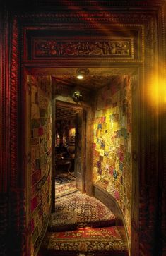 the hallway is decorated with colorful rugs and gold trim on the walls, as well as an intricately designed mirror