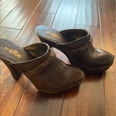 Kenneth Cole Tribeca Clogs. Size 9.5, Leather Upper, New Never Worn Heeled Clogs, High Heel Clogs, Clothes Wishlist, Kenneth Cole Shoes, Clog Heels, Womens Clogs, Mules Shoes