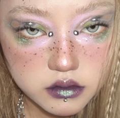 Creative Eyeshadow, Y2k Makeup, Aesthetic 2000s, Ethereal Makeup, Unique Makeup, Fairy Makeup, Make Up Inspo, Creative Makeup Looks