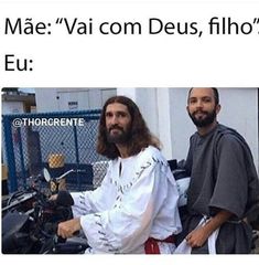 two men standing next to each other in front of a motorbike with the caption'mee via om deus, filhoo? eu