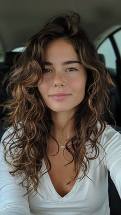 Elevate your long locks with these elegant medium to long length layered haircuts perfect for any formal occasion. Caramel Bob, Wavy Haircuts Medium, Layers For Long Hair, Medium Wavy Bob, Long Wavy Haircuts, Layered Curly Haircuts, Long Curly Haircuts, Natural Curly Hair Cuts, Medium Length Curly Hair