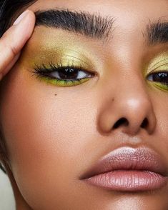 Lime Green Eyeshadow Looks, Green Editorial Makeup, Lime Eyeshadow, Lime Green Makeup Look, Lime Green Makeup, Lime Makeup, Green Eyeshadow Looks, Makeup 2000s, Makeup Dewy