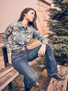 It doesn’t get much more iconic than this. Let those cowboys know who wears it best in the Women’s Checotah Classic Western Snap Shirt. It’s crafted from cotton twill that’s covered in our signature striped design full of Western-inspired motifs. It comes with a slim fit that’s cut a little closer to the body so it celebrates your shape. Plus, the pointed yokes, chest pockets with flaps, the ‘W’ embroidery, and pearl snaps will lend all the authenticity you need. Western Clothes For Women, Short Uggs, Western Boots For Men, Work Boots Men, Jumpsuit Jacket, Women's Tops, Stripes Design, Bell Bottoms, Cotton Twill