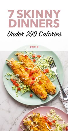 two plates with food on them and the words 7 skinnyy dinners under 29 calories