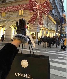 Nyc Christmas, Christmas In The City, Rich Girl Aesthetic, Rich Girl Lifestyle, Classy Aesthetic, Va Va Voom