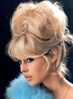 French flower Brigitte Bardot in a soft and fluffy beehive    Like the color-I wish my hair was longer to do the hive! Brigitte Bardot Hair, Bardot Hair, 1960s Hair, 60s Hair, Beehive Hair, Bridget Bardot, Wedding Bun Hairstyles, French Actress, Hair Crush