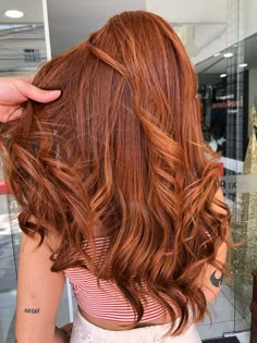 Ginger Lowlights, Light Auburn Hair, Pretty Red Hair, Bronze Hair, Natural Red Hair, Ginger Hair Color, Hair Color Auburn, Trendy Hair Color, Auburn Hair