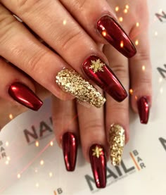 Red And Gold Nails, Red Christmas Nails, Christmas Gel Nails, Gold Nail, Makijaż Smokey Eye, Christmas Nails Acrylic, Nail Designs Glitter, Coffin Nails Designs, Christmas Nail