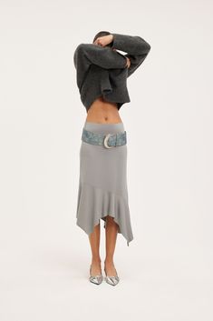 Asymmetric midi skirt - Grey - Monki Patterned Skirt Outfit, Cool Concert Outfits, Aesthetic Blender, Asymmetrical Clothes, Vietnam Tailor, Outfit Long Skirt, Big Belt, 2024 Wardrobe, Flowy Midi Skirt