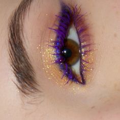 Eyeshadow Inspo Creative, Purple Eyeliner Makeup, Purple Eyeliner, Funky Makeup, No Eyeliner Makeup, Fantasy Makeup