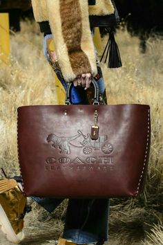 Coach Bags Handbags, Τσάντες Louis Vuitton, Coach Fashion, Bag Obsession, Brown Bag, Beautiful Handbags, Boot Bag