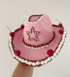 Cake Cowboy Hat, Cowboy Hat Cake, Clay Mirror, Random Idea, Cowboy Cakes, Custom Cowboy Hats, 21st Bday Ideas, Pink Cowboy Hat, Hat Cake