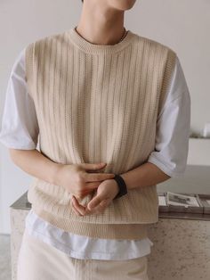 Round Neck Sweater Vest, Soft Boy Outfits, Minimalist Fashion Men, Sweater Vests, Beige Outfit, Street Style Outfits Men