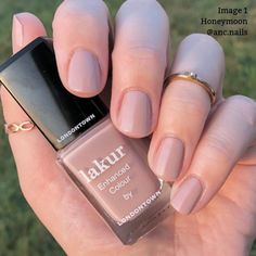 Nail Color - Nude Nail Polish - LONDONTOWN lakur Wedding Nails For Bride Gel, Fall Wedding Nails For Bride, Mom Nails, Fall Wedding Nails, Nail Polish Bottle, Nails For Bride, Nail Hardener, Christmas Manicure, Gel Nails At Home