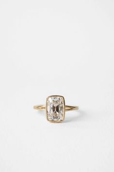 the square cut diamond ring in yellow gold