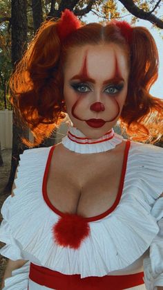 Halloween pennywise makeup Pennywise Inspired Makeup, It The Clown Makeup Girl, Penny Wise Make Up For Women, Plus Size Pennywise Costume, Pennywise Face Makeup, Pennywise Make Up Girl, Clown It Makeup, Halloween Makeup With Red Hair, It Clown Makeup Pretty