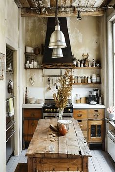 Chic farmhouse kitchen with rustic wooden table and vintage-style lighting. Unfitted Kitchen, Scandinavian Kitchen, Cottage Kitchen, Beautiful Kitchens, Kitchen Styling, Rustic Kitchen, Country Kitchen, Home Decor Kitchen