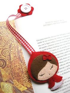 Petit chaperon rouge                                                                                                                                                      Plus Bookmark Diy, Penanda Buku, Baby Mobil, Felt Bookmark, Diy Bookmarks, Felt Patterns, Felt Brooch, Felt Christmas Ornaments, Bookmarks Handmade