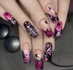 Baddie Gel Nails, Simple Coffin Nails Design, Simple Y2k Nails, Nail Designs Grunge, Early 2000 Nails, Scene Nails, 2025 Goals, Duck Nails