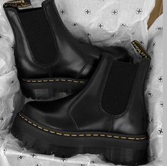 Rave Fits, Post Pregnancy Fashion, Platform Chelsea Boots, Preppy Shoes, Swag Shoes, Winter Fits, Casual Chic Outfit, Boots Fall, Girls Sneakers