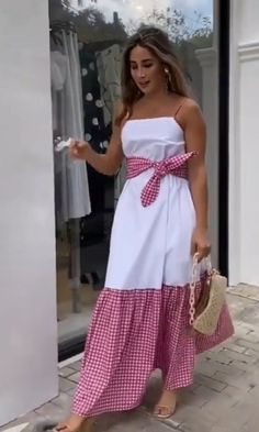 Gingham Dresses For Summer Daywear, Luxury Gingham Dresses For Summer, Summer Gingham Maxi Dress For Day Out, Luxury Gingham Chic Dresses, Gingham Dresses 2024, Classy Style Outfits, Jumpsuits Womens Fashion, Easy Sew Dress, Frocks And Gowns