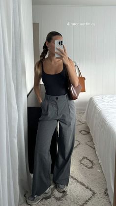 How To Style Aritzia Effortless Pants, Wide Leg Pants Outfit Casual, Black Trousers Outfit, Formal Pants Women, Dress Pants Outfits, Outfit Minimalist, Wide Leg Pants Outfit, Minimal Wardrobe, Pants Outfit Casual