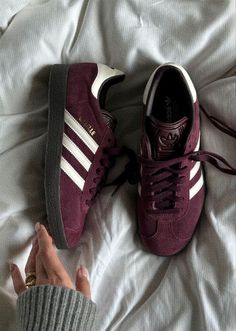 Adidas New Shoes, Trendy Shoes Sneakers, Pretty Shoes Sneakers, Shoe Wishlist, Adidas Spezial, Stunning Shoes, Cute Sneakers, Shoe Inspo, Aesthetic Shoes