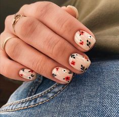 Floral Gel Nails Short, Boho Flower Nails, Abstract Spring Nails, Europe Nails Travel, Boho Nails Simple, Wildflower Nails, Whimsical Nail Art, Nail Art Design 2023, Easter Nails Design