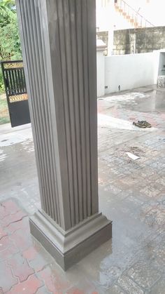 an old column stands in the middle of a courtyard