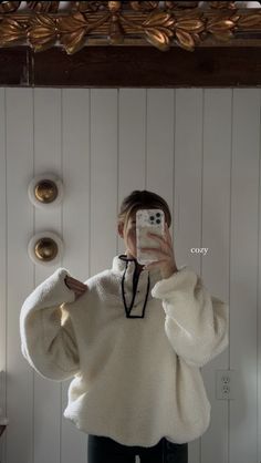 Sherpa Fleece Outfit, White Fleece Sweater With Cozy Fit, Cozy Fleece Sweater For Layering, Cozy Fit White Fleece Top, Fleece Sweater Outfit, Casual Sherpa Hoodie With Cozy Fit, Cozy Fit Sherpa Sweatshirt For Winter, Fall Feels