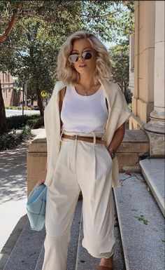 Chic Classy Summer Outfits, Elegant Comfy Outfit, Anyone But You Outfits, Chilly Summer Outfit, Portugal Fits, 2024 Streetwear, Spring Business Casual Outfits, Summer Workwear, Movie Outfits