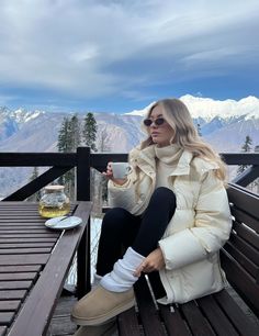 Chile Winter Outfit, Switzerland Winter Outfits Women, Argentina Winter Outfit, Santiago Chile Outfit, Mountain Look Outfit, Buenos Aires Style, Banff Outfit Winter, Winter In Switzerland Outfits, Outfits For The Mountains