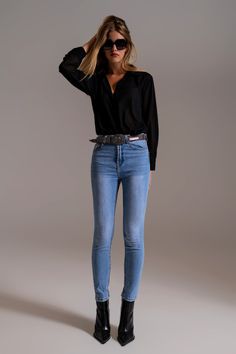 Introducing our Skinny High Waist Jeans in Light Wash, a must-have addition to your denim collection that effortlessly fuses style and comfort. These full-length jeans feature a high rise, creating a flattering silhouette and elongating your legs. With a skinny fit that embraces your curves, these jeans are the epitome of contemporary fashion. Designed as a basic essential, these jeans offer both casual comfort and a touch of sophistication. The belt loops and functional pockets add practicality Preppy Jeans, Types Of Jeans, Stylish Jeans, Outfit Jeans, Waist Jeans, Knitwear Tops, Winter 2024, Contemporary Fashion, Jean Outfits