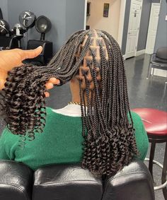 Short Medium Knotless Braids With Curls, Medium Box Braids, Short Box Braids Hairstyles, Braided Hairstyles For Black Women Cornrows, Short Box Braids, Big Box Braids Hairstyles, Girl Hairstyle, Goddess Braids Hairstyles, African Hair Braiding Styles