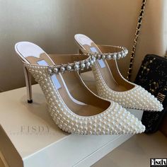 Fisdy - Sandalias artesanales de piel genuina con punta en punta y tacón de aguja Sandals 2023, Heels Summer, Pearl Sandals, Luxury Designer Shoes, Stiletto Sandals, Fabulous Shoes, Slides Shoes, Pretty Shoes, High Heels Stilettos