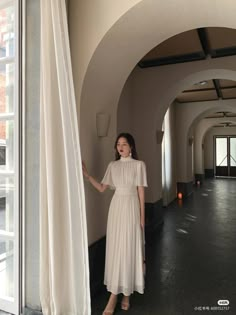 Bridesmaid Cocktail Dresses, Elegant Puff Sleeve Dress, White Vintage Dresses, Old Money Cottage Core Outfits, Ruffle Wedding Dress With Sleeves, Modest Dresses Classy, Modest Fancy Dresses, Zarif Nişan Elbisesi, Chic Outfit Aesthetic