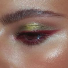 Green Eyeliner, Green Makeup, Fairy Makeup, Evening Makeup, Colored Eyeliner, Glitter Makeup, Editorial Makeup