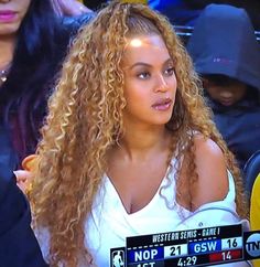 Ponytail Ideas, Style Transformation, Curly Clip Ins, Blonde Curls, Drawstring Ponytail, Playful Style, Hairless Cat, Queen Bey